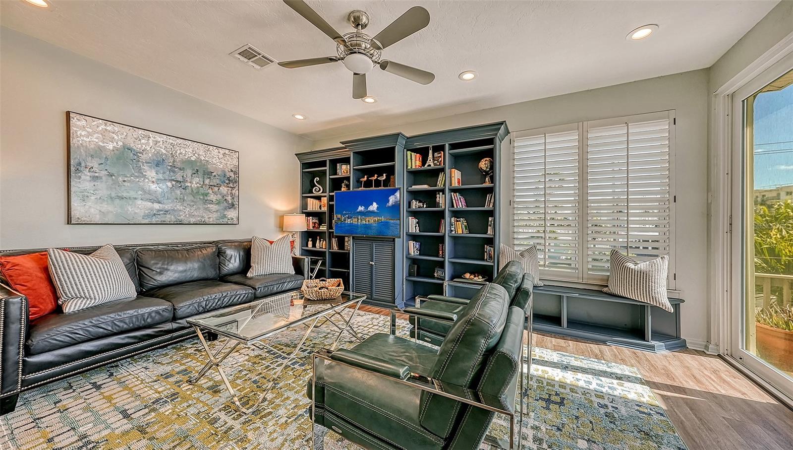 Listing photo id 5 for 5610 Avenida Del Mare