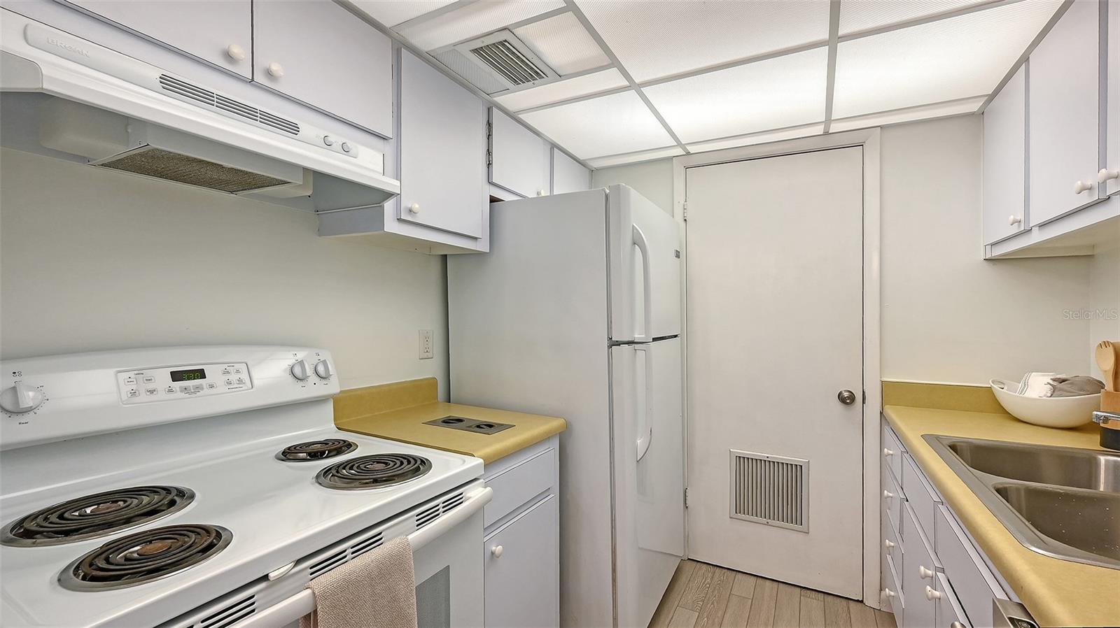 Image 14 of 34 For 3201 Beneva Road 204