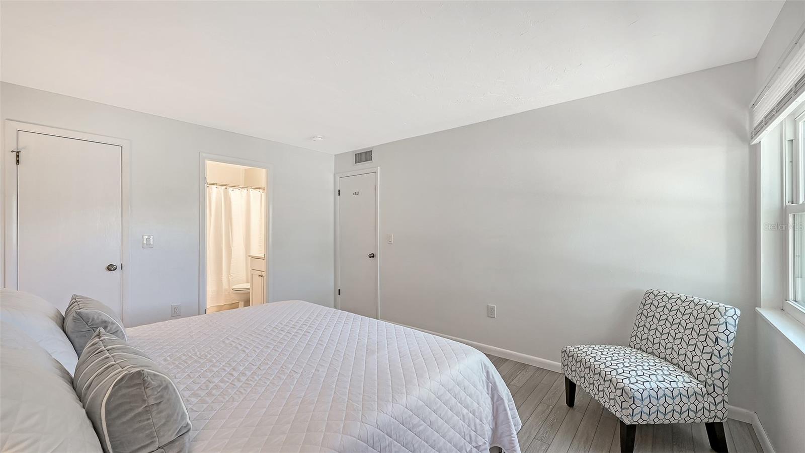 Image 16 of 34 For 3201 Beneva Road 204