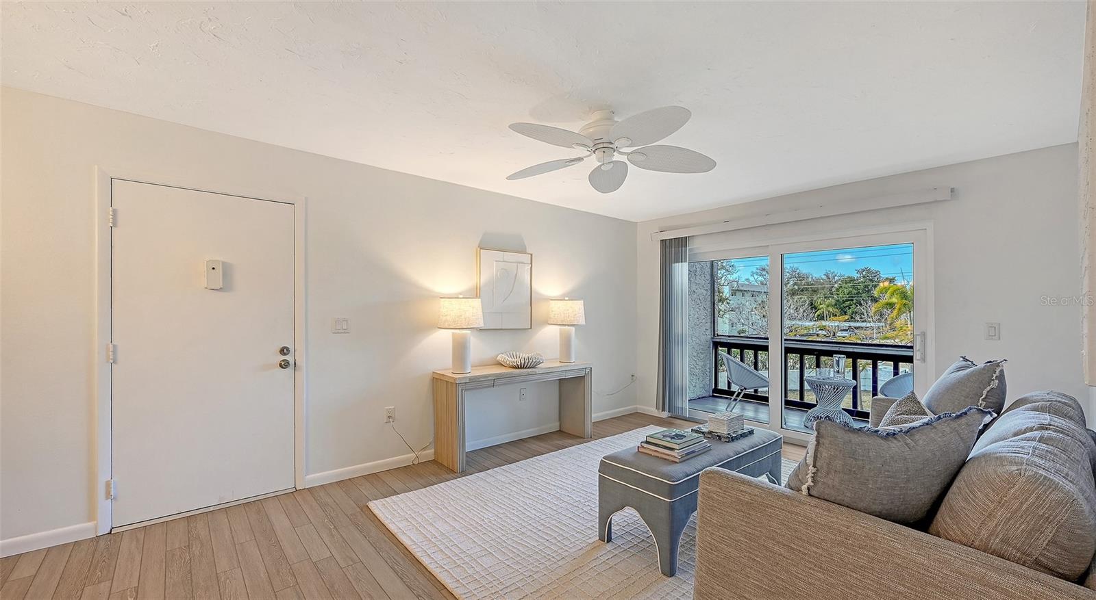 Image 3 of 34 For 3201 Beneva Road 204