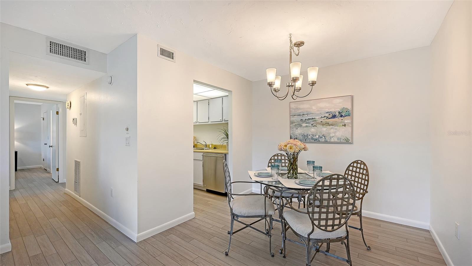 Image 9 of 34 For 3201 Beneva Road 204