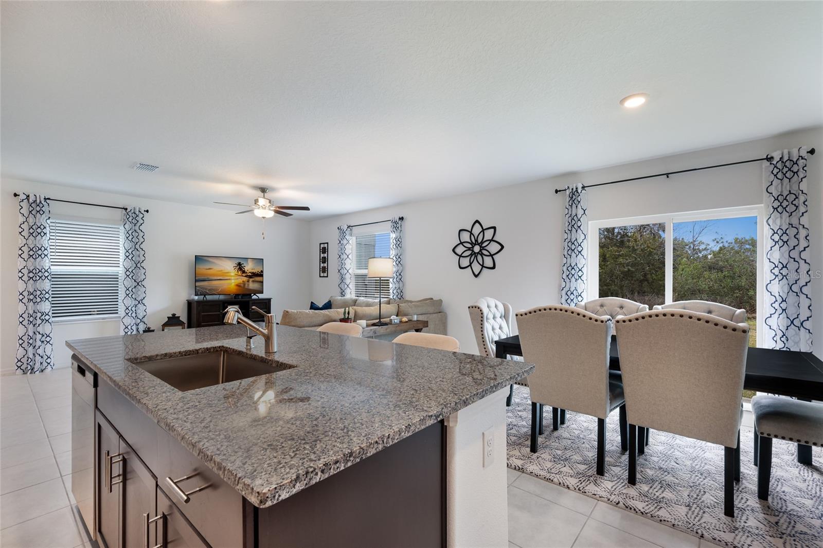 Image 10 of 62 For 5552 Blue Azure Drive