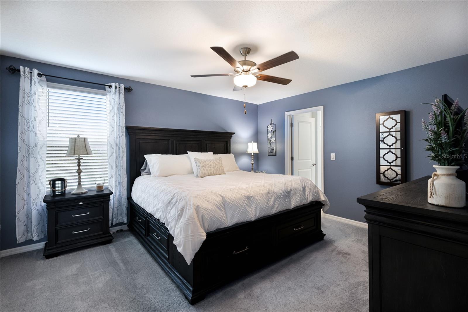 Image 16 of 62 For 5552 Blue Azure Drive