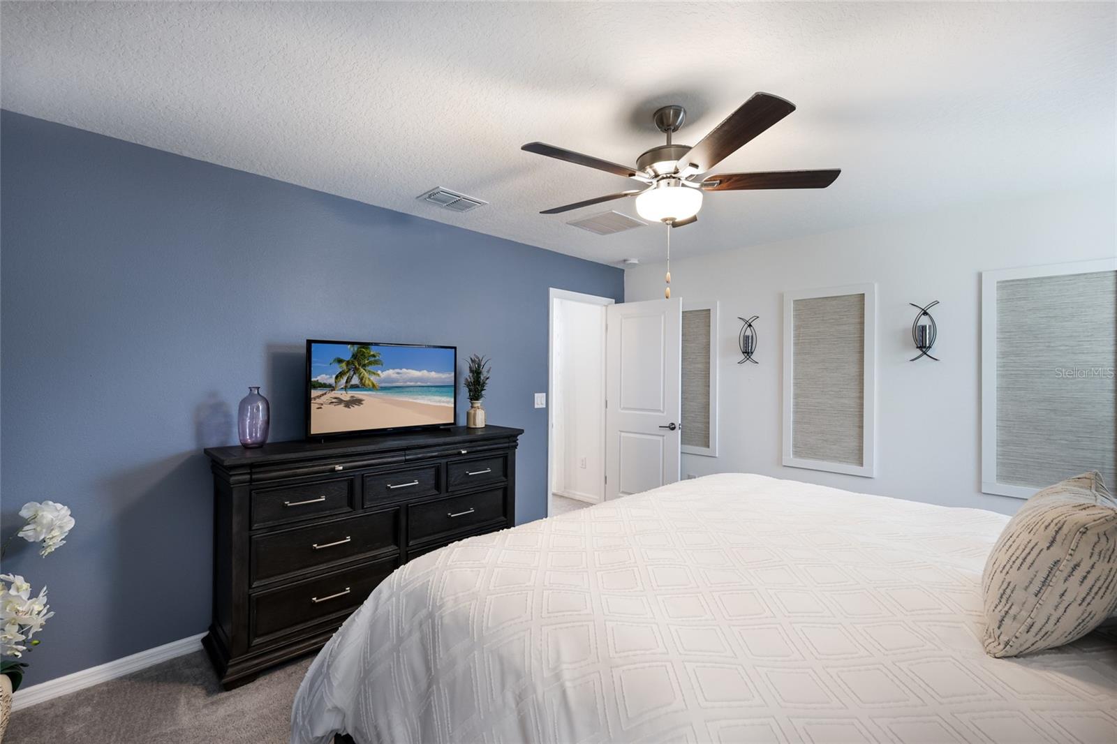 Image 17 of 62 For 5552 Blue Azure Drive