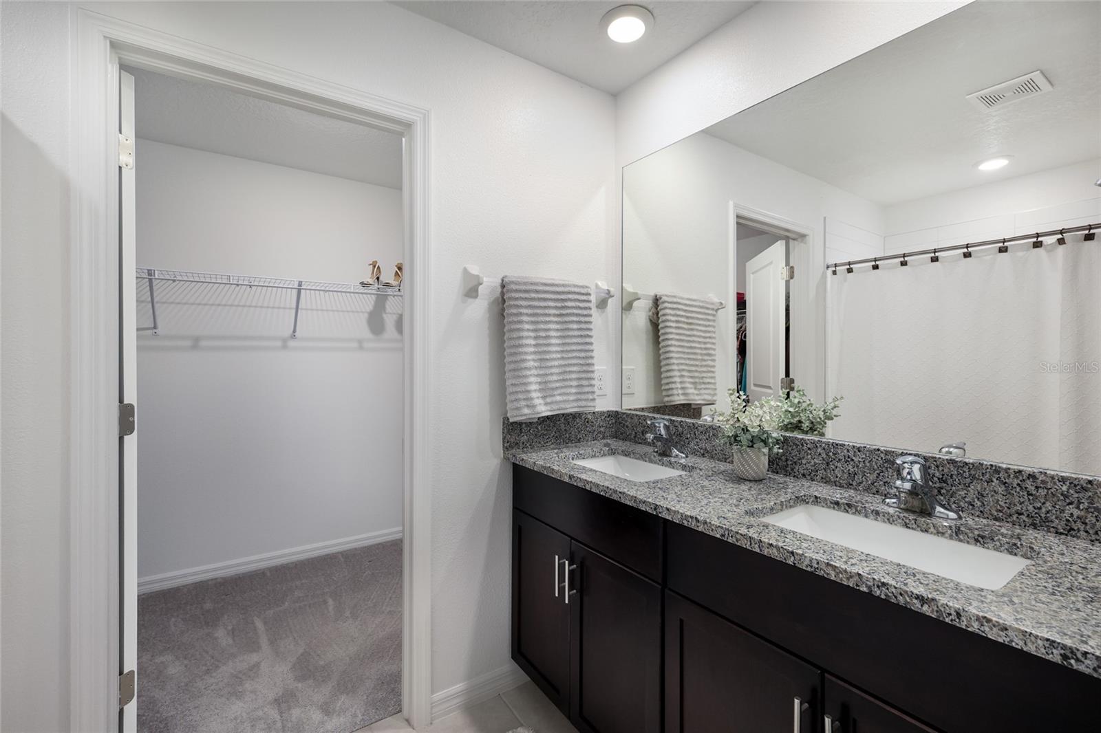 Image 18 of 62 For 5552 Blue Azure Drive