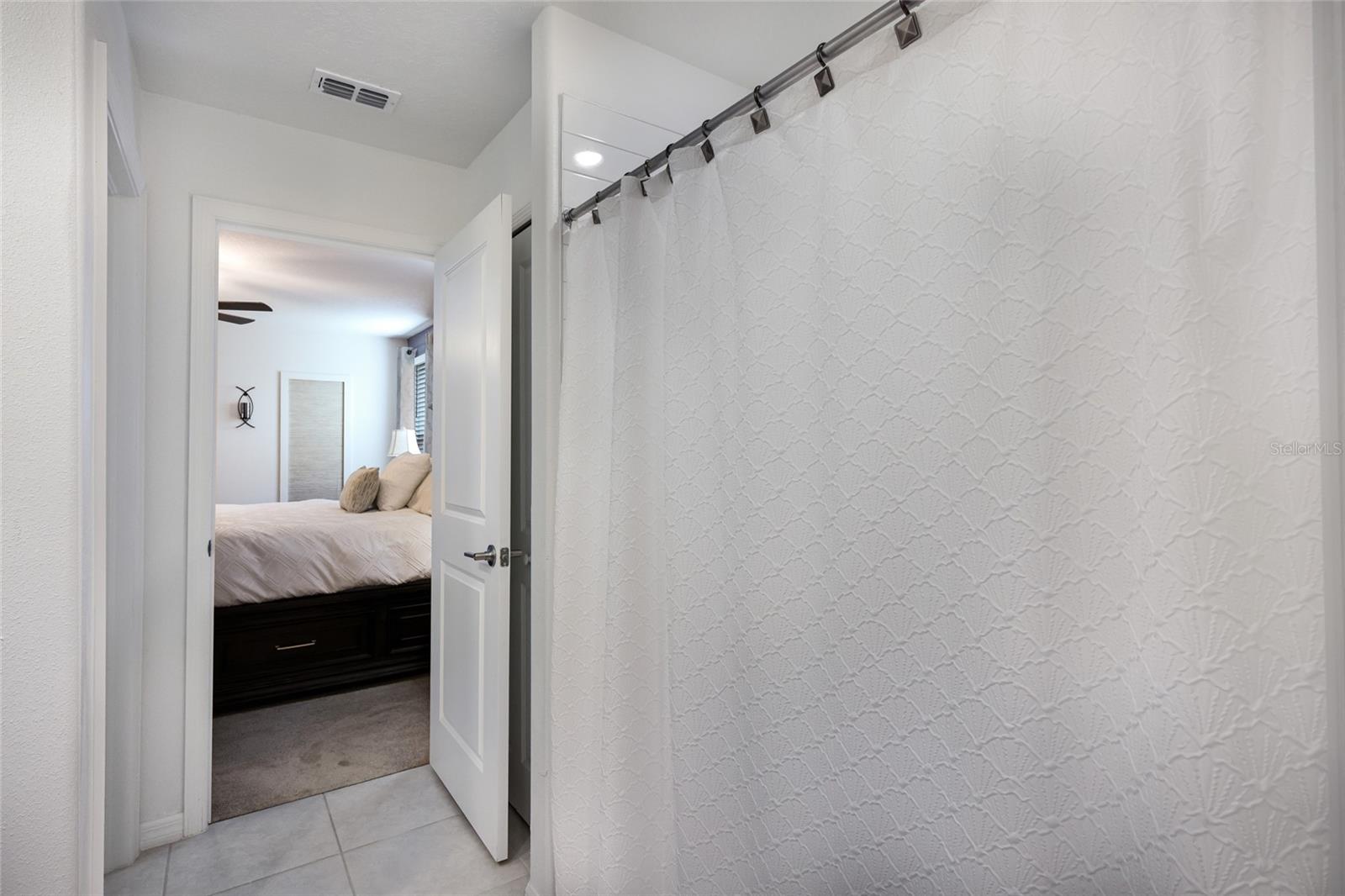 Image 19 of 62 For 5552 Blue Azure Drive