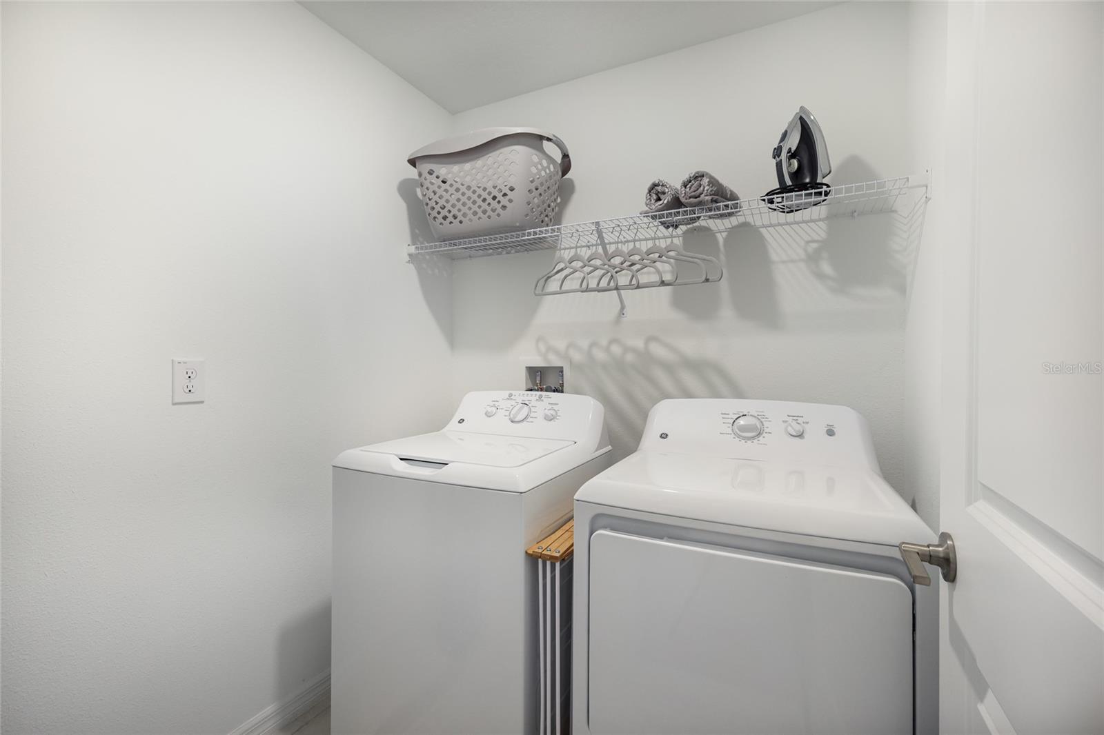 Image 27 of 62 For 5552 Blue Azure Drive