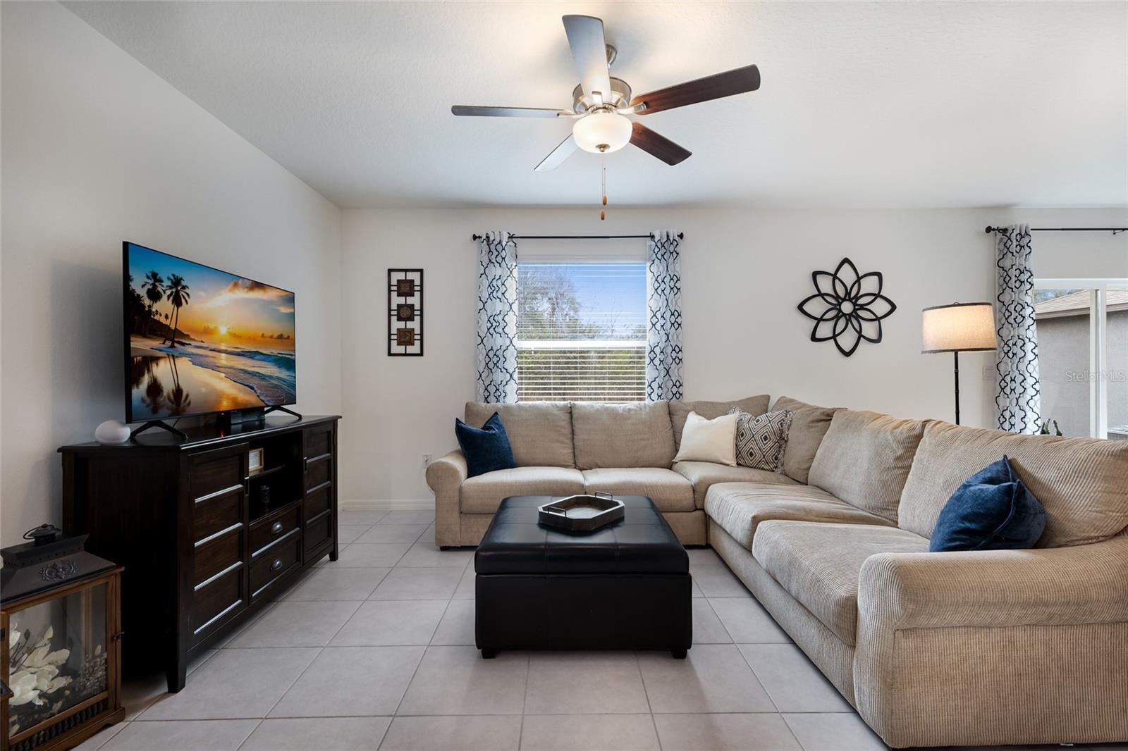 Image 6 of 62 For 5552 Blue Azure Drive