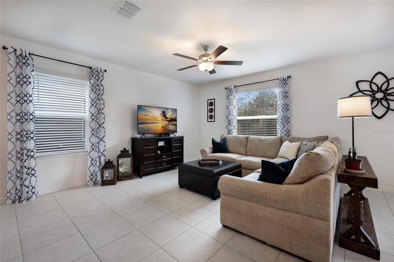 Image 7 of 62 For 5552 Blue Azure Drive