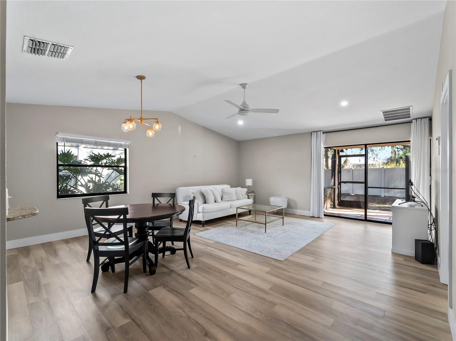 Image 15 of 41 For 4668 Oak Hill Lane 40