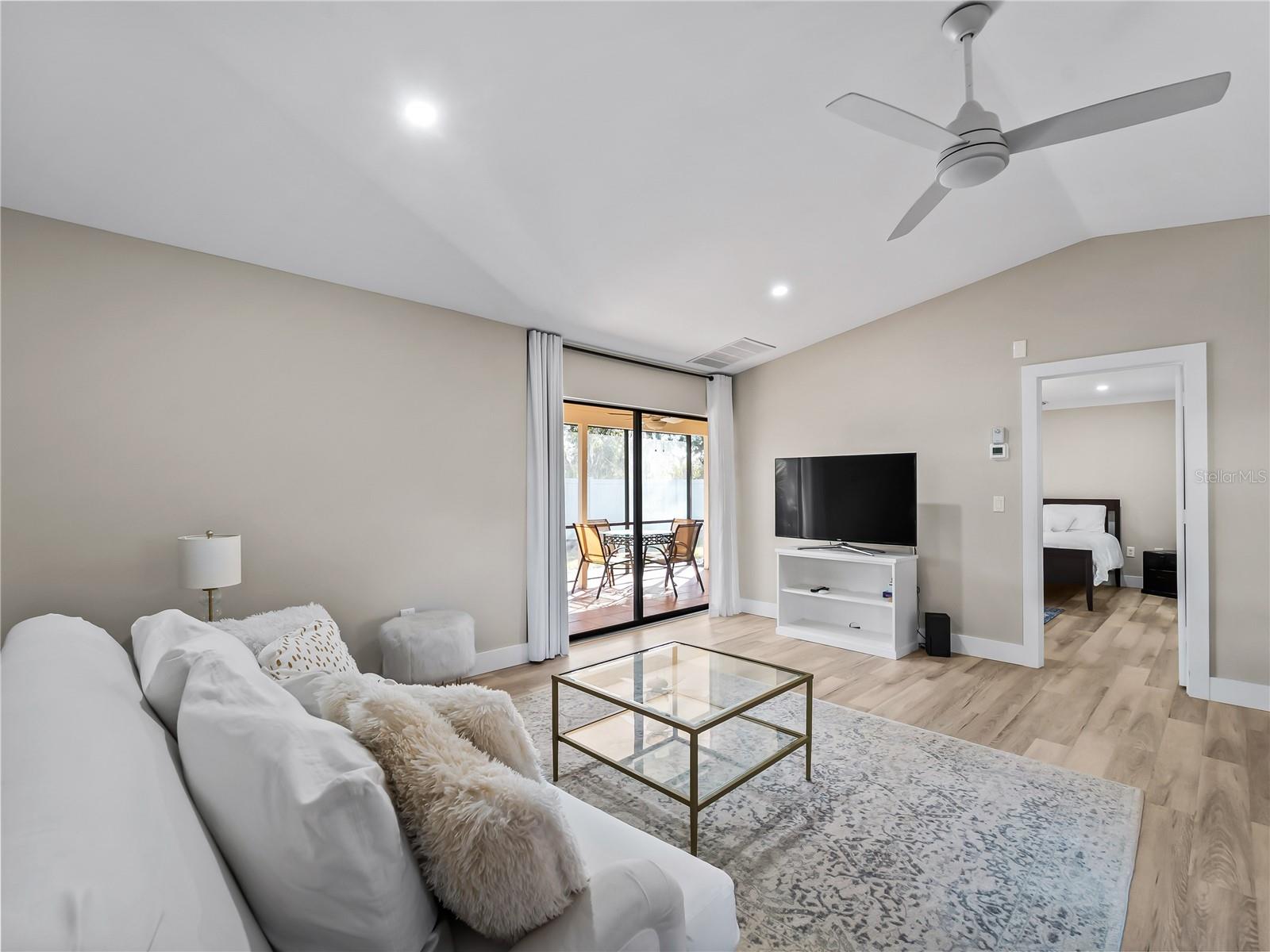 Image 17 of 41 For 4668 Oak Hill Lane 40