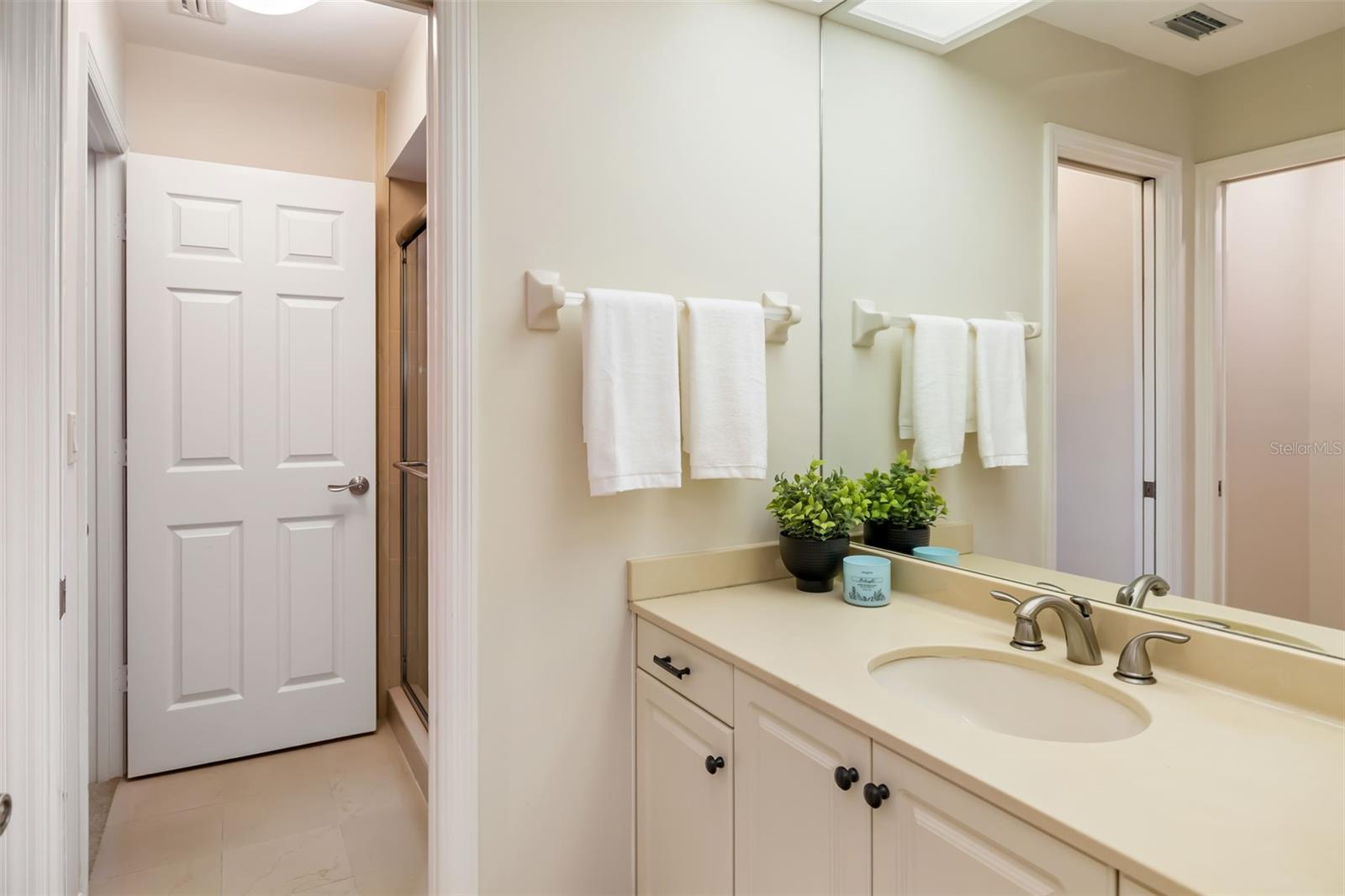 Image 33 of 98 For 2326 Harbour Oaks Drive