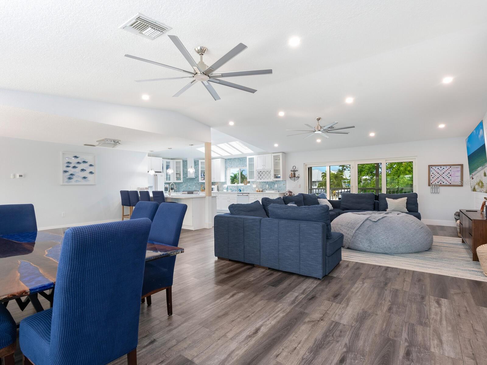 Image 10 of 68 For 501 Norton Street