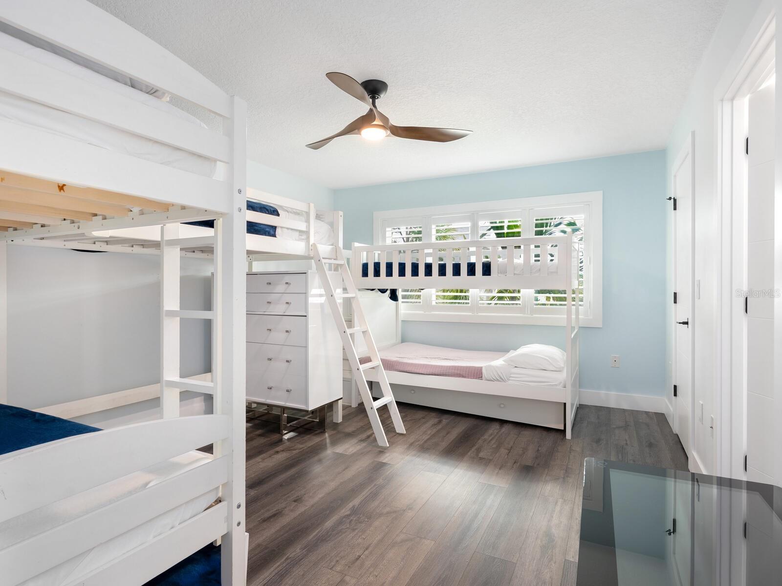 Image 26 of 68 For 501 Norton Street