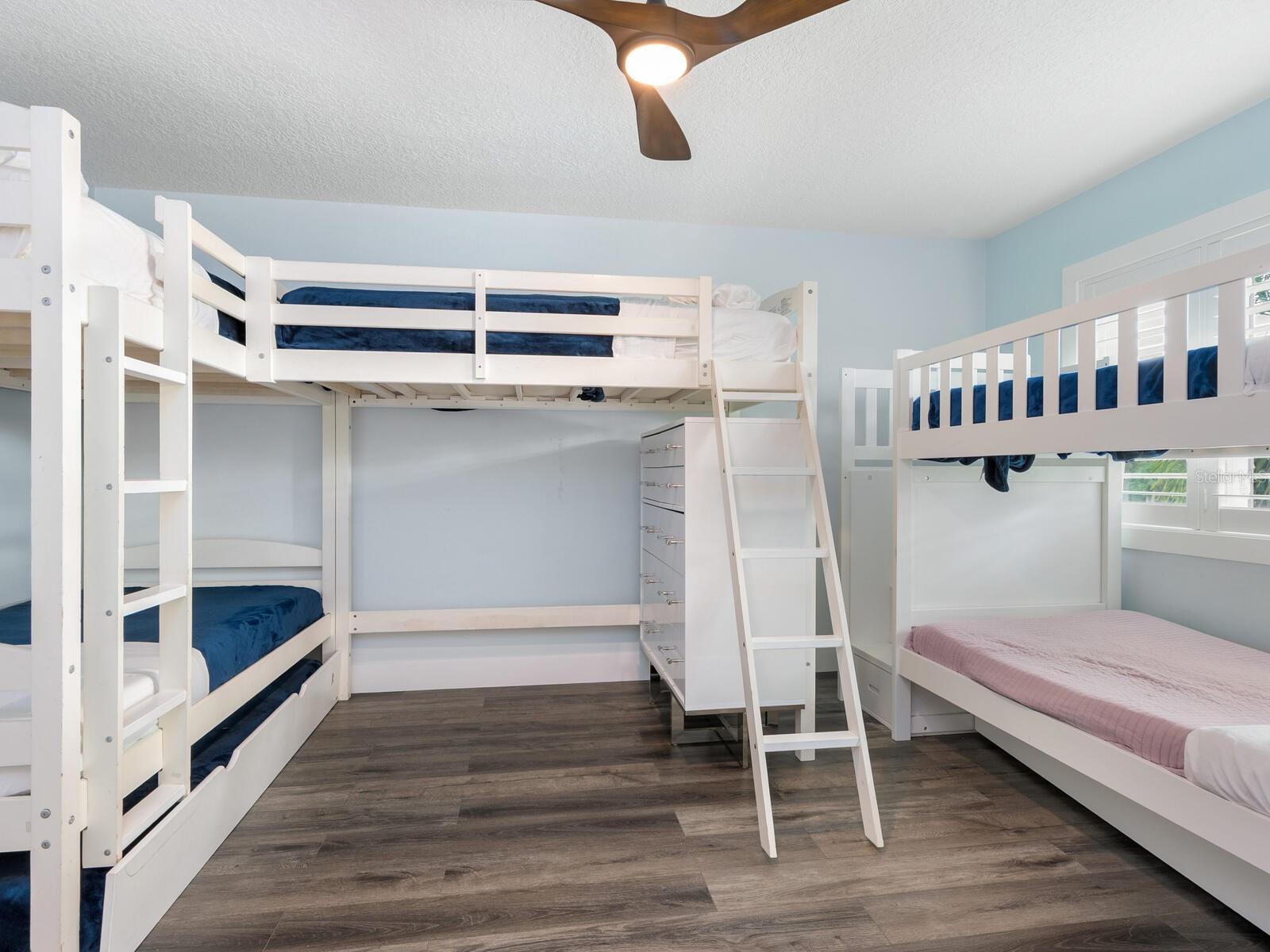 Image 27 of 68 For 501 Norton Street