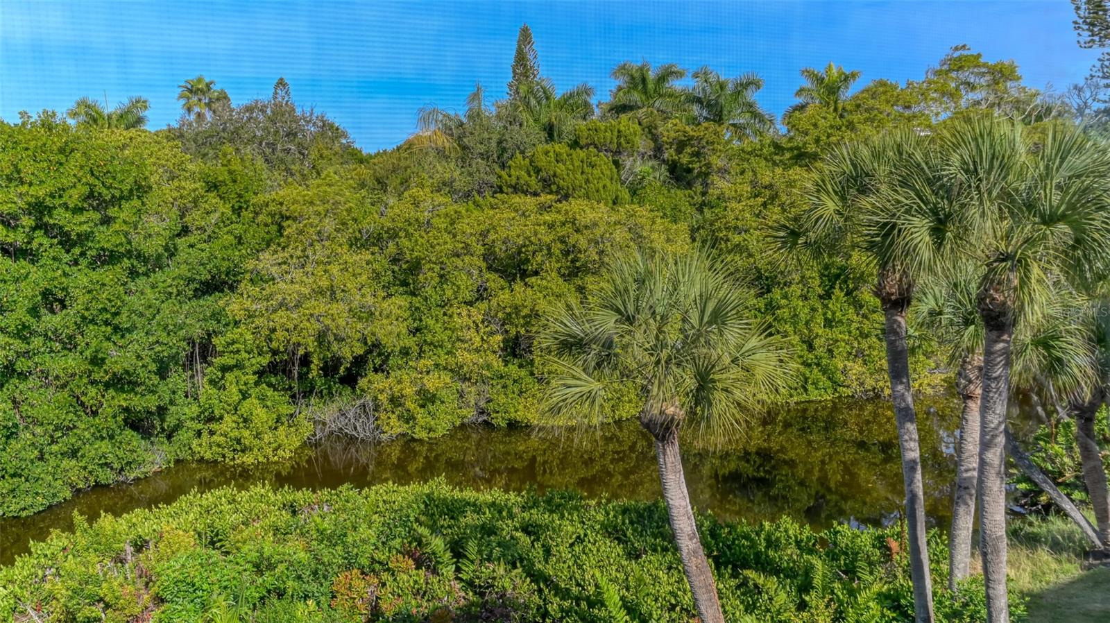 Listing photo id 10 for 225 Hourglass Way 106