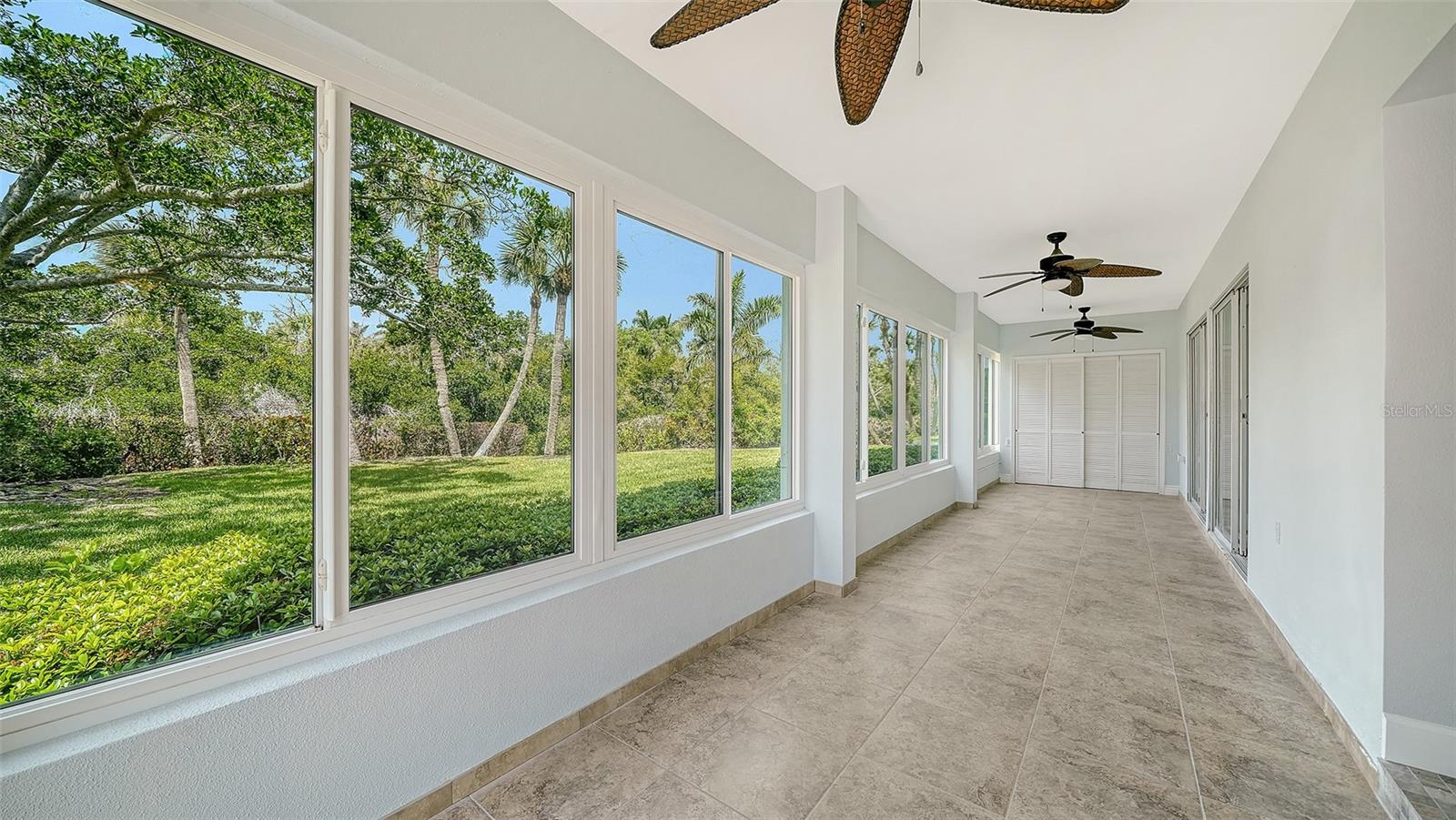 Listing photo id 14 for 225 Hourglass Way 106