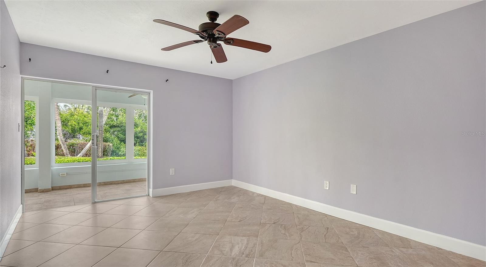 Listing photo id 25 for 225 Hourglass Way 106