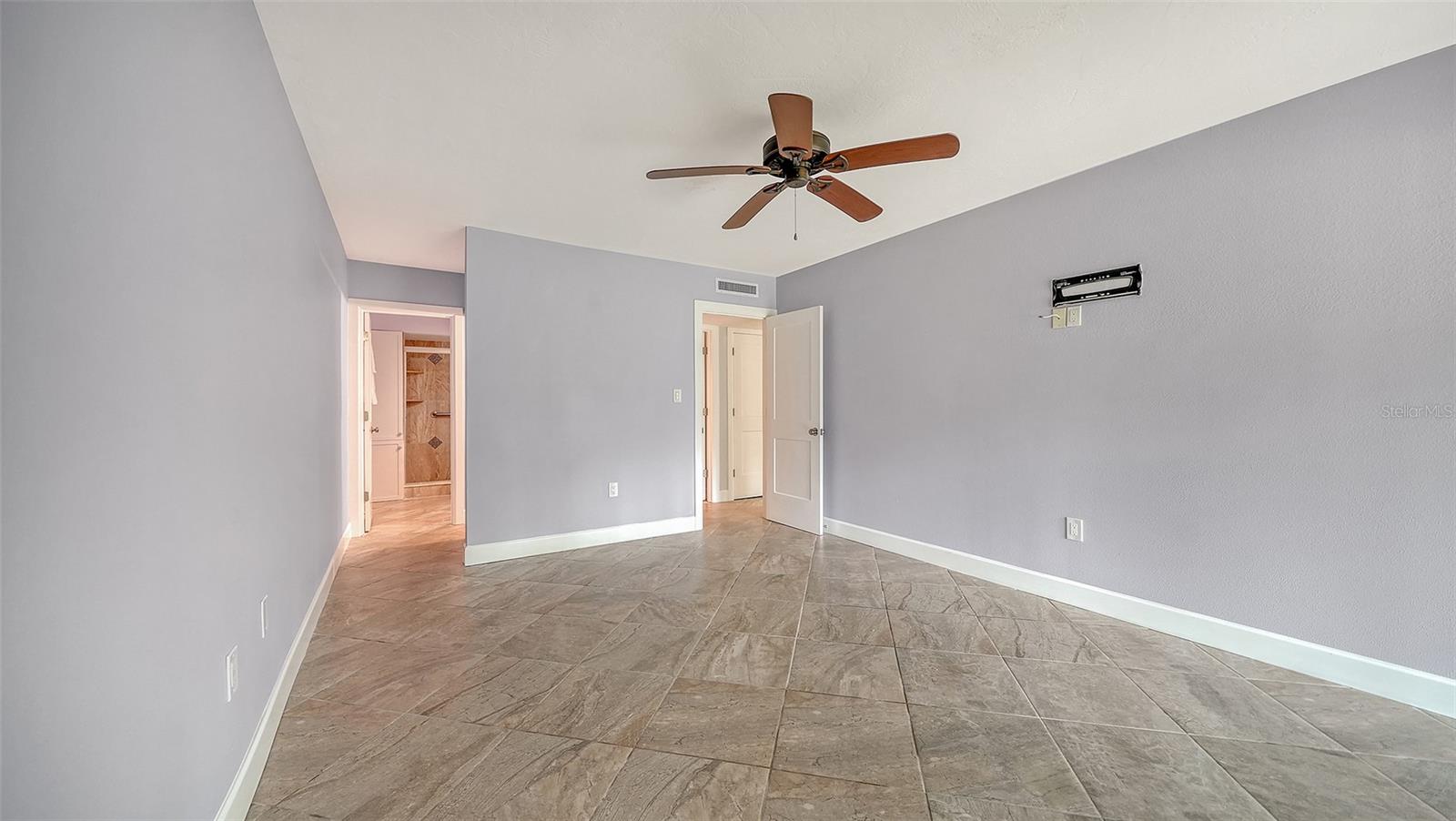 Listing photo id 26 for 225 Hourglass Way 106