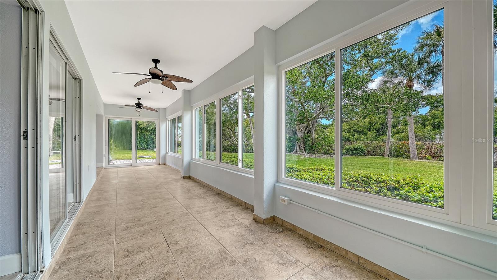 Listing photo id 29 for 225 Hourglass Way 106