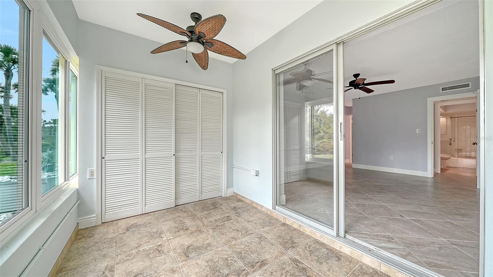 Listing photo id 31 for 225 Hourglass Way 106