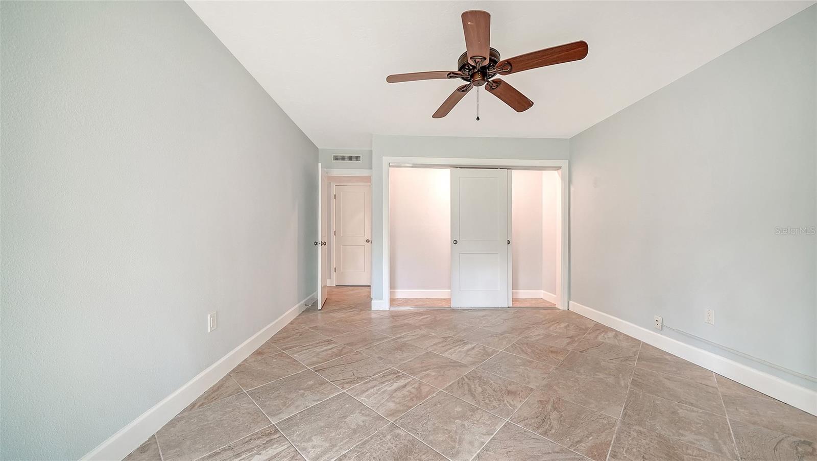 Listing photo id 34 for 225 Hourglass Way 106