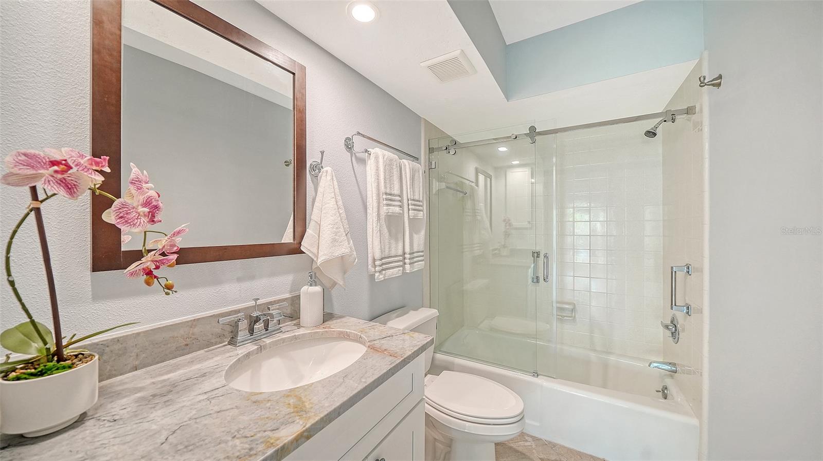 Listing photo id 35 for 225 Hourglass Way 106