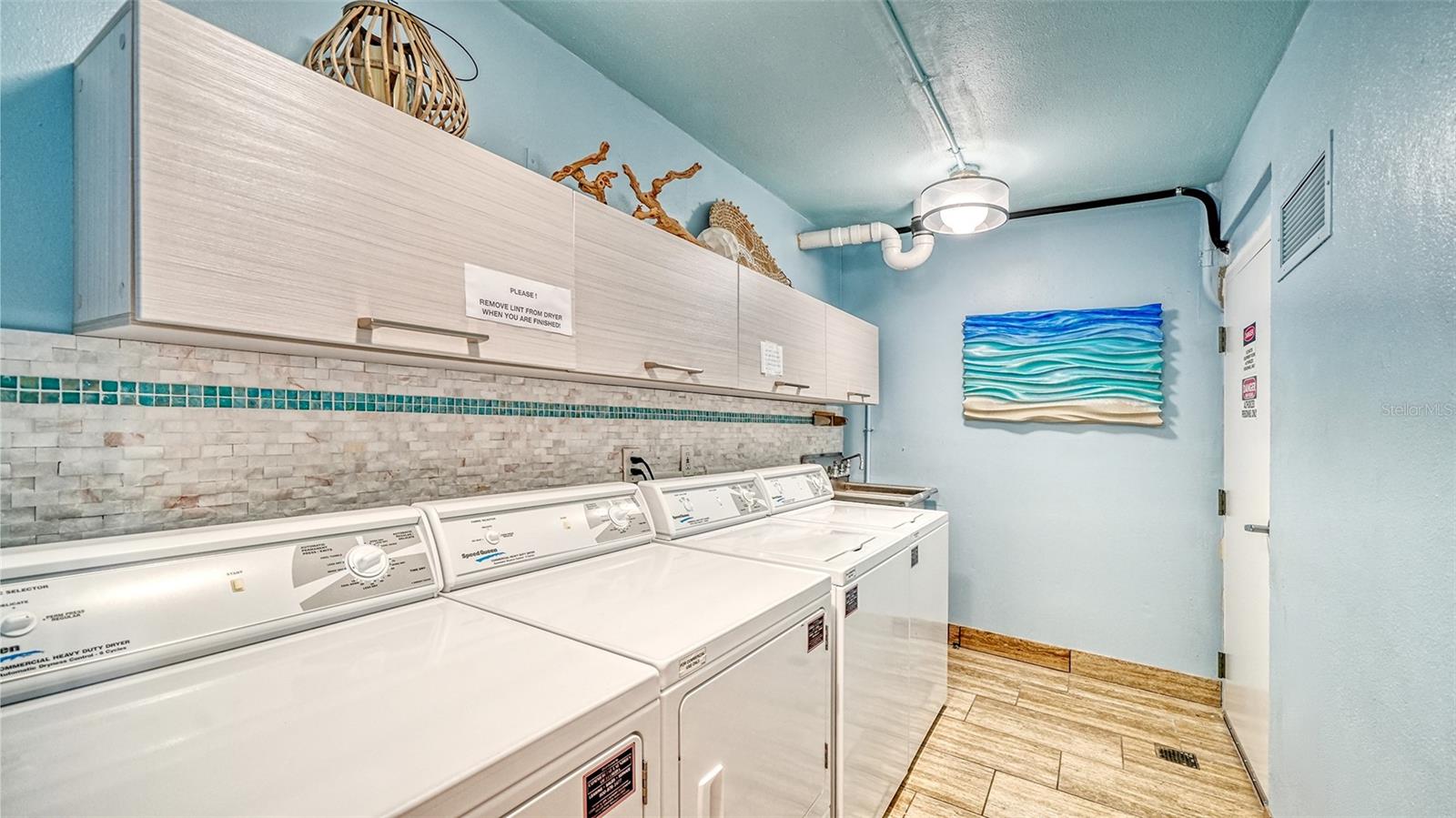 Listing photo id 36 for 225 Hourglass Way 106