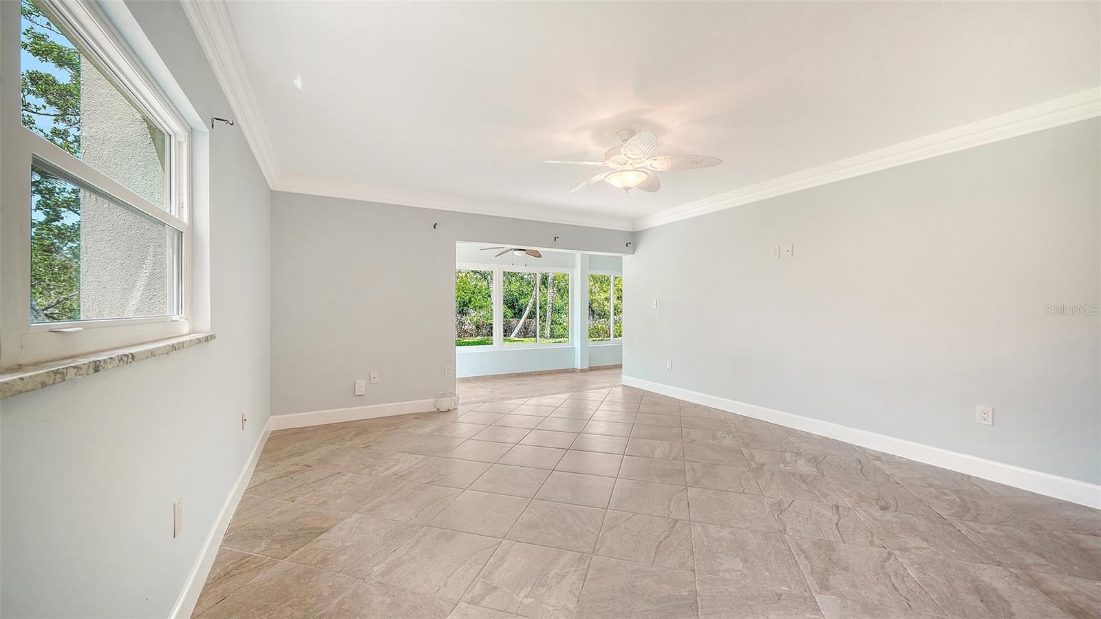 Listing photo id 7 for 225 Hourglass Way 106