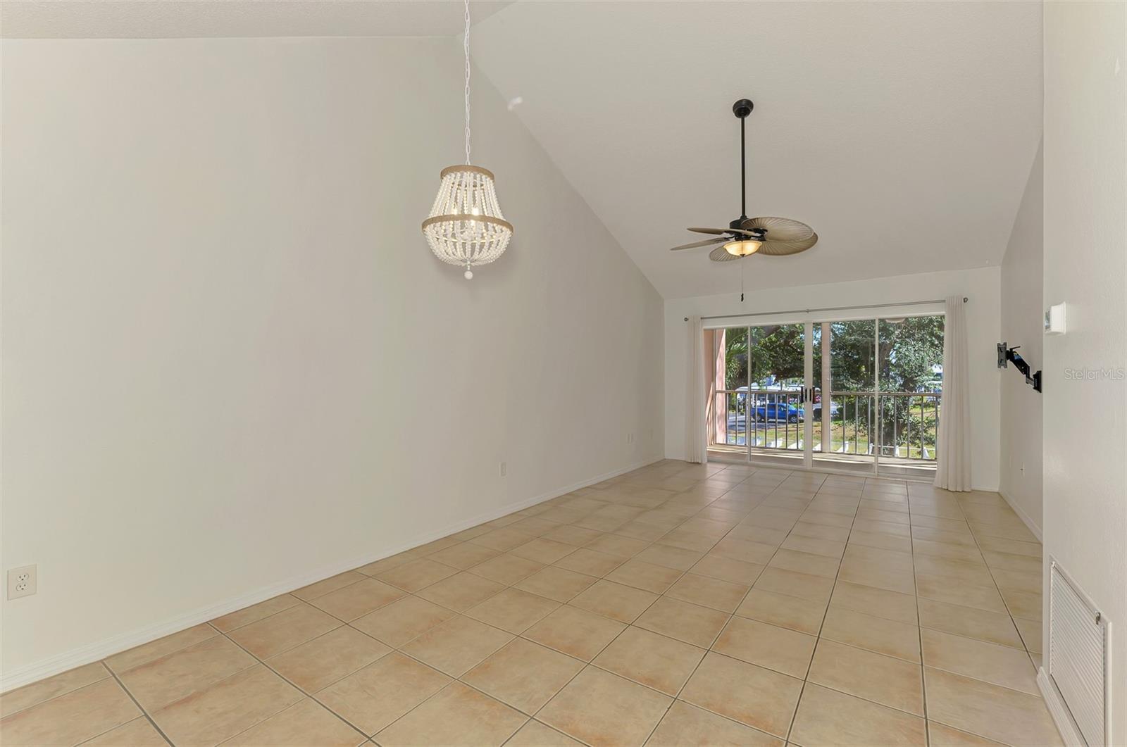 Listing photo id 9 for 458 Cerromar Road 484