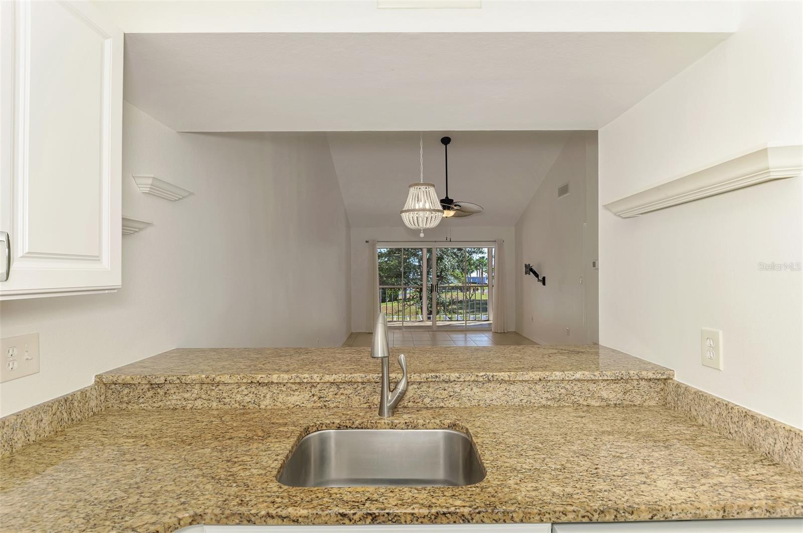 Listing photo id 4 for 458 Cerromar Road 484