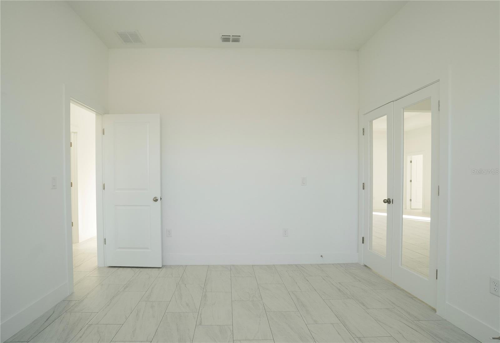 Image 16 of 41 For 52 Brig Circle E