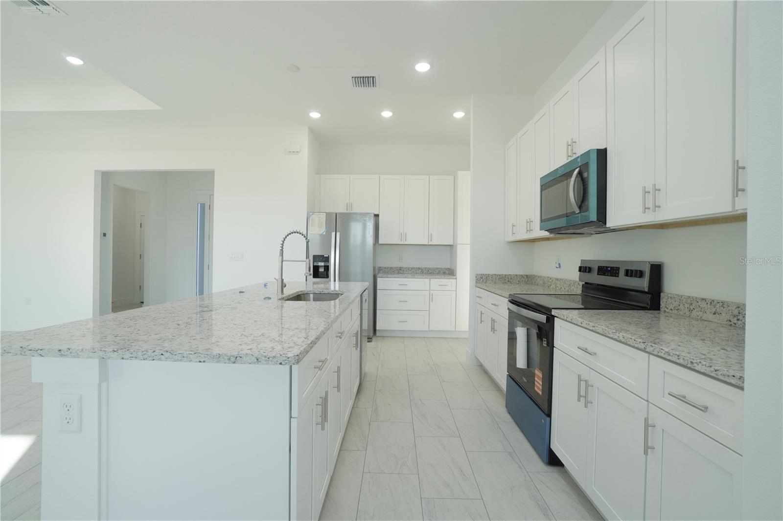 Image 17 of 41 For 52 Brig Circle E