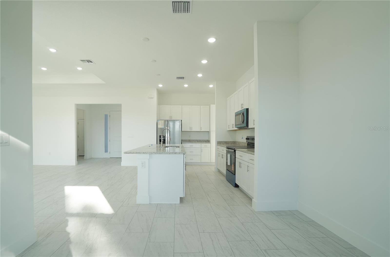 Image 19 of 41 For 52 Brig Circle E