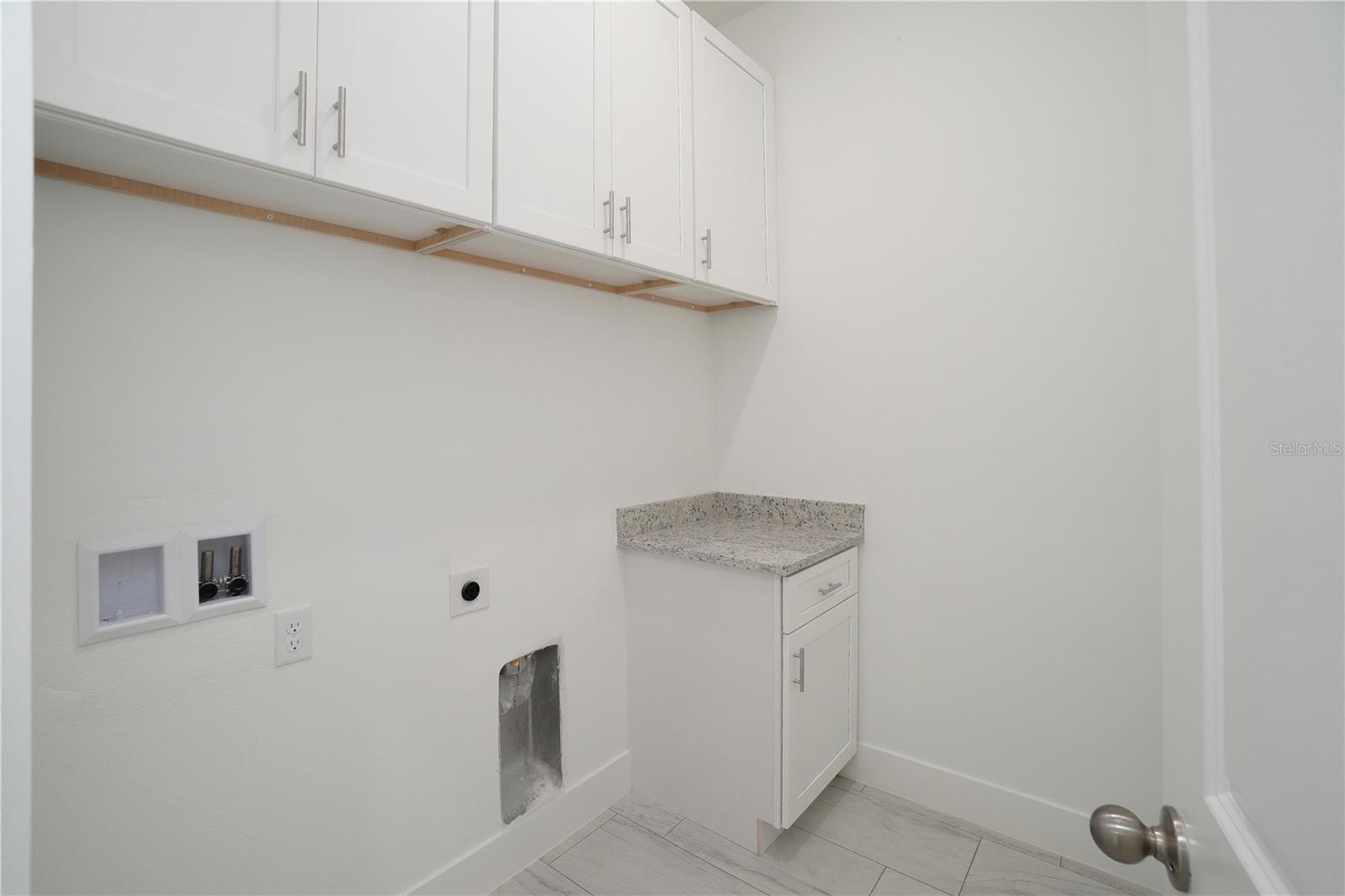 Image 7 of 41 For 52 Brig Circle E