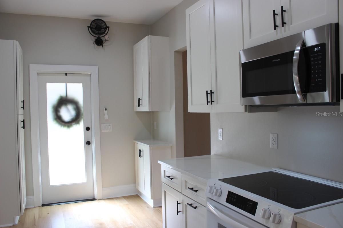 Image 10 of 26 For 527 Osceola Avenue 1