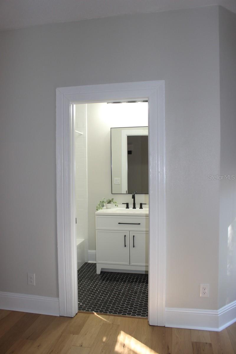 Image 18 of 26 For 527 Osceola Avenue 1