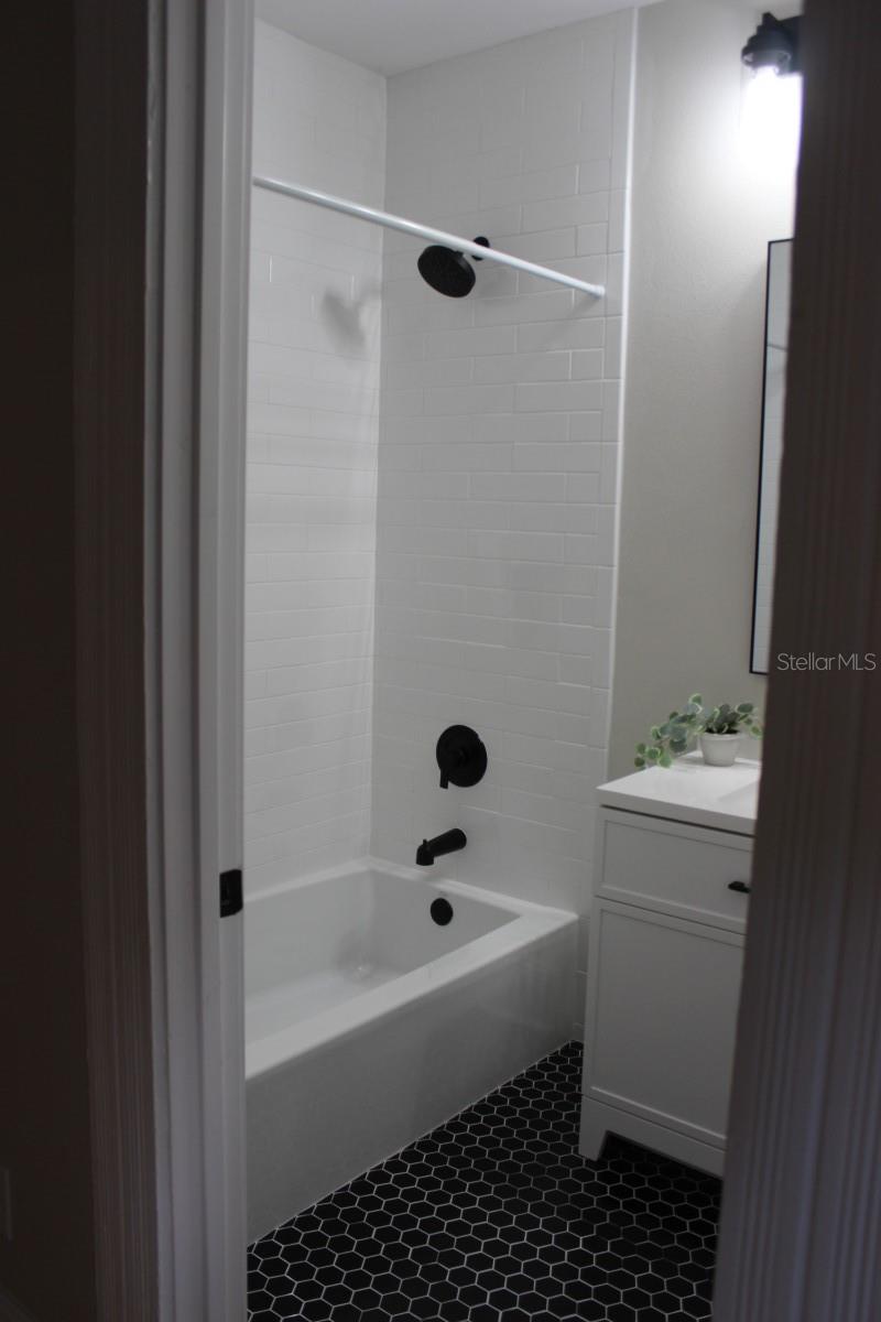 Image 23 of 26 For 527 Osceola Avenue 1