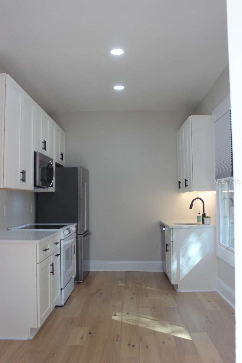 Image 4 of 26 For 527 Osceola Avenue 1