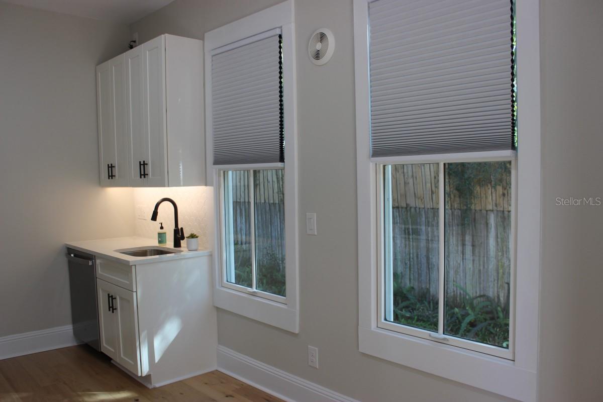 Image 5 of 26 For 527 Osceola Avenue 1