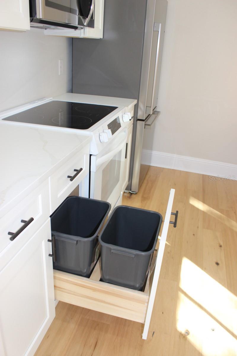 Image 9 of 26 For 527 Osceola Avenue 1