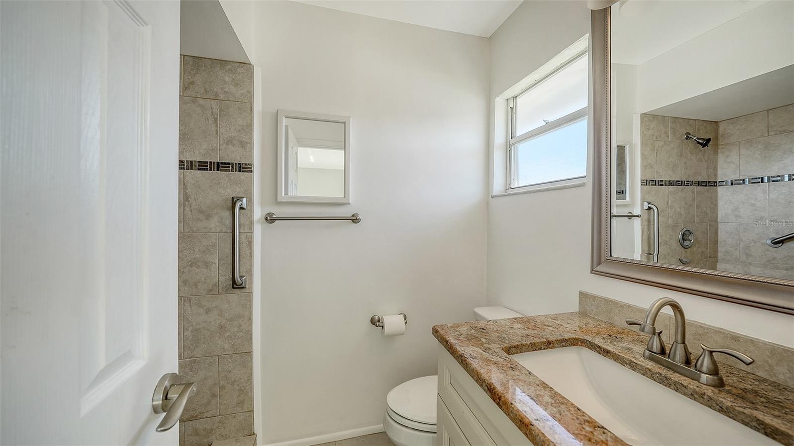 Image 23 of 39 For 2603 Riverbluff Parkway V141