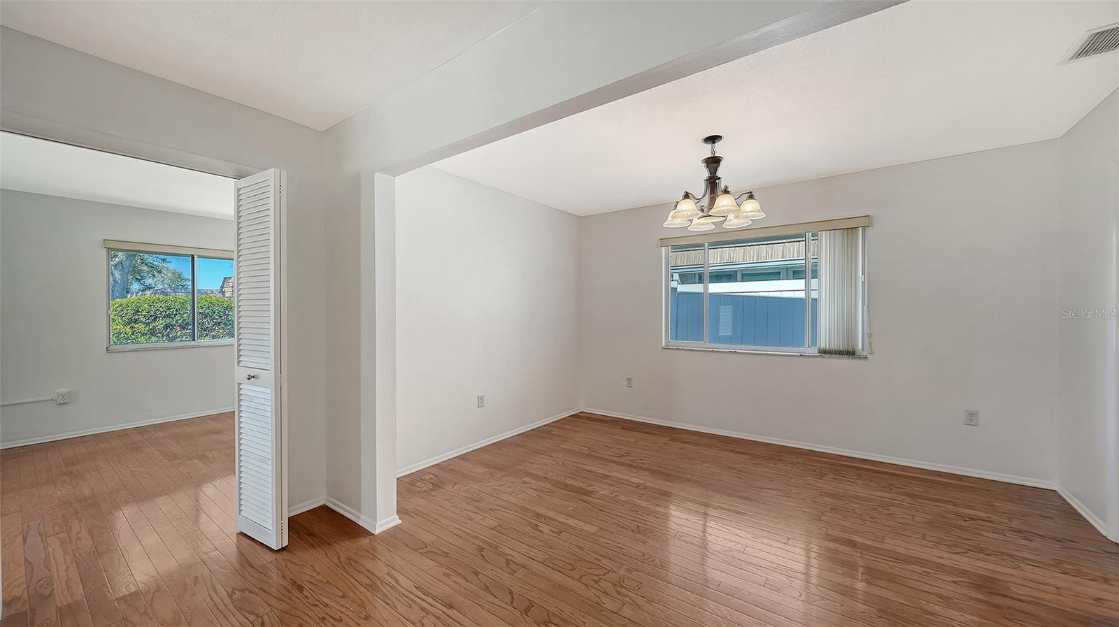 Image 9 of 39 For 2603 Riverbluff Parkway V141