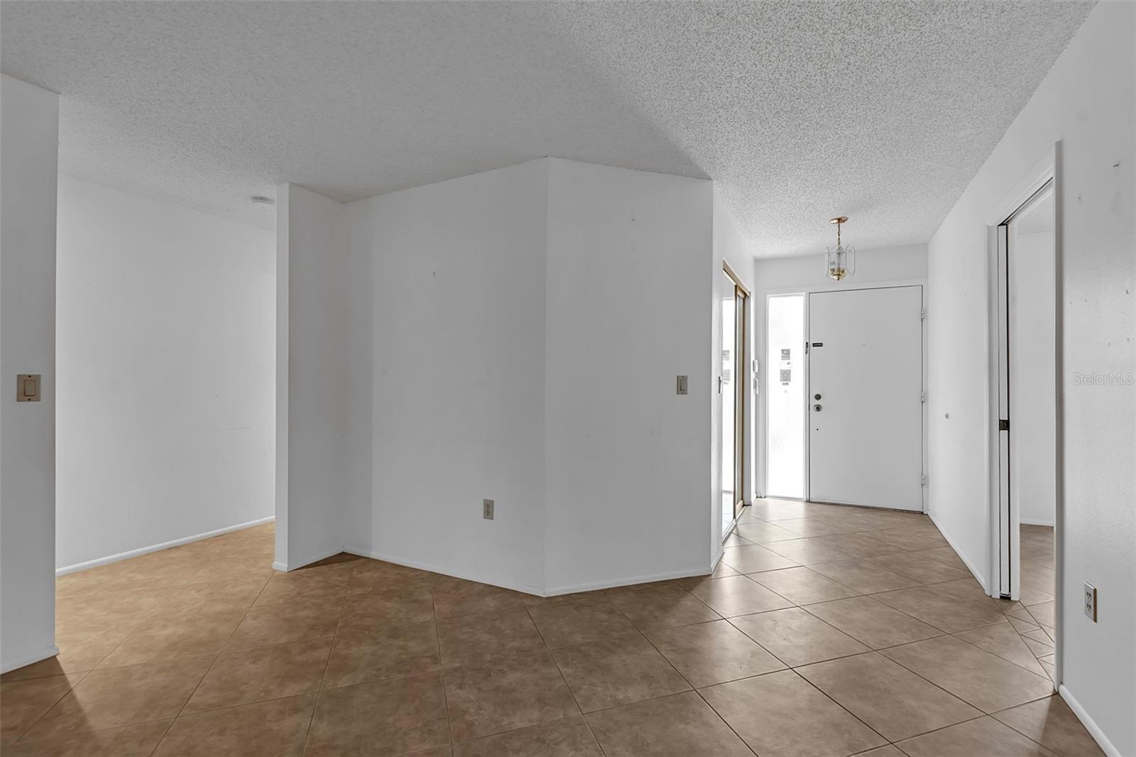 Image 5 of 36 For 5241 Marsh Field Lane 18