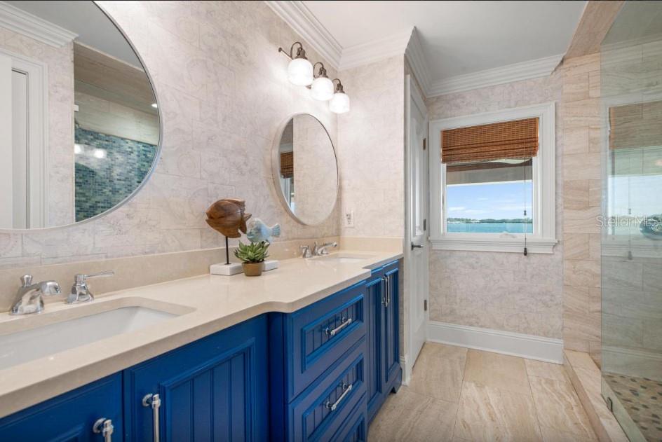 Listing photo id 14 for 110 10th Street S