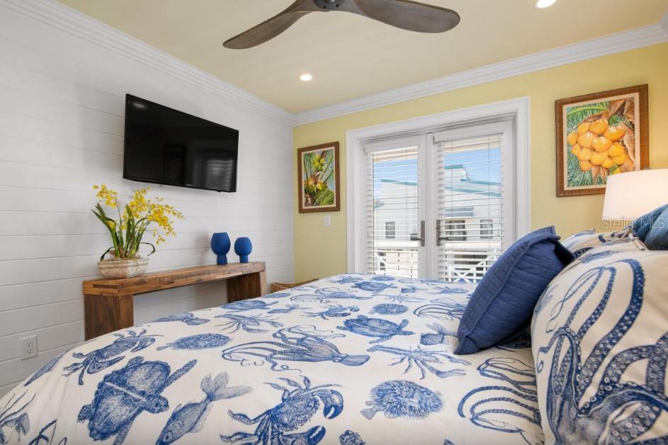 Listing photo id 21 for 110 10th Street S