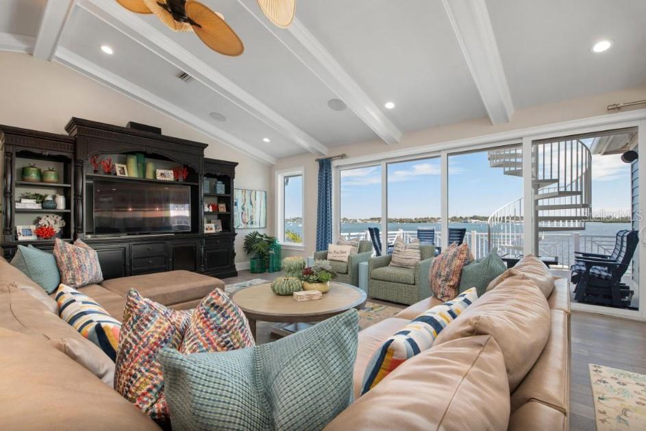 Listing photo id 30 for 110 10th Street S