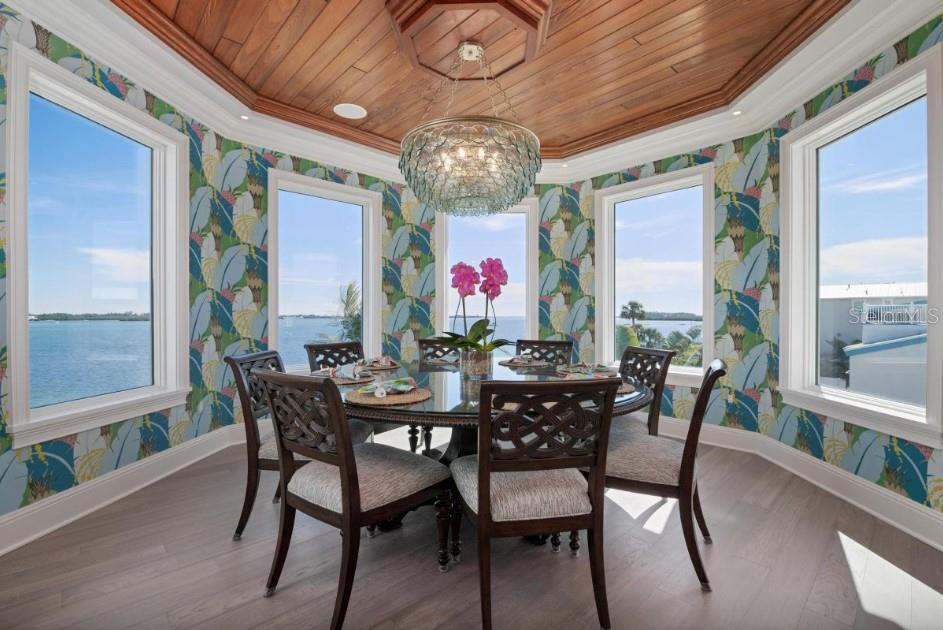 Listing photo id 39 for 110 10th Street S