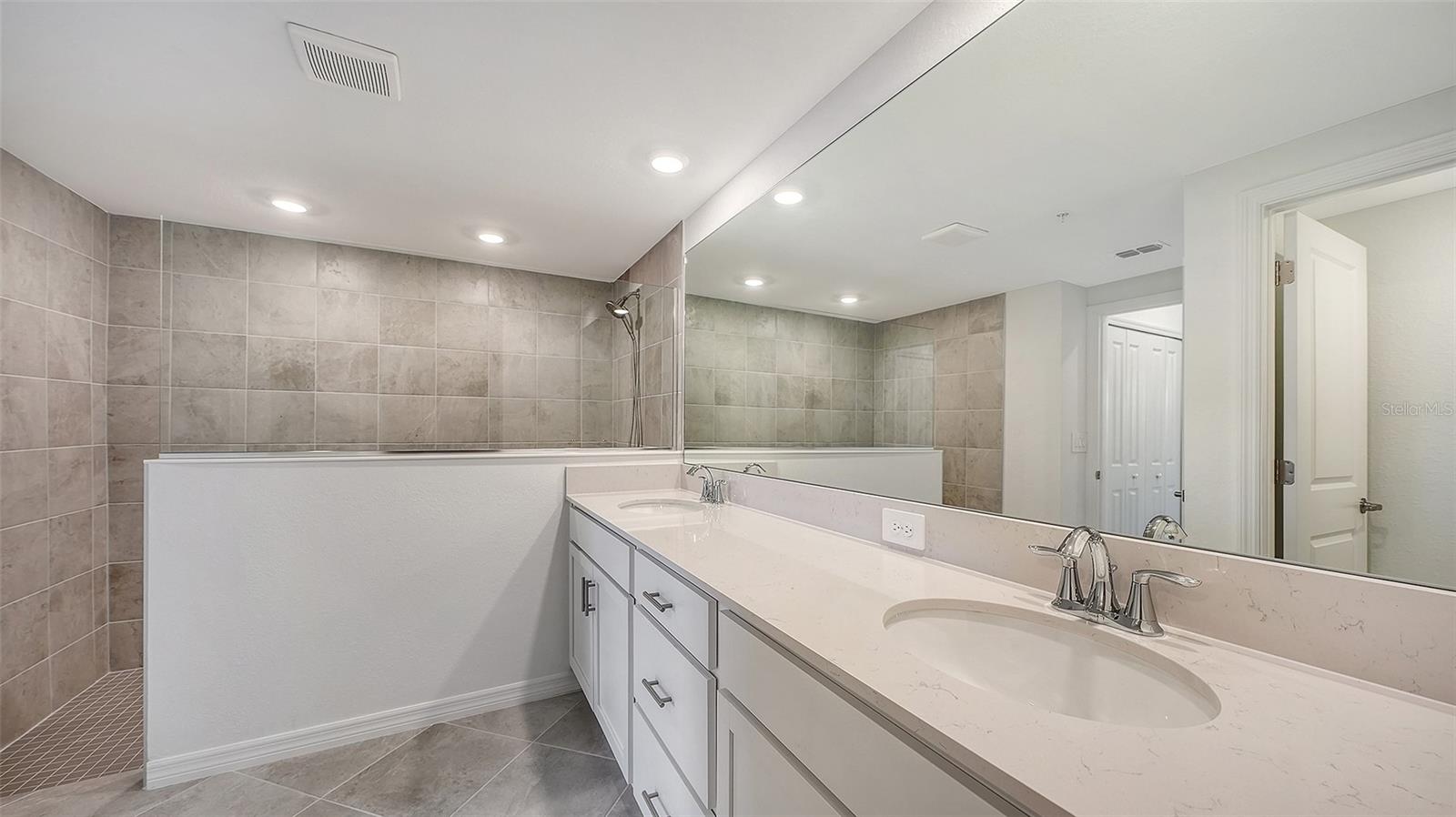 Image 32 of 43 For 5624 Summit Pointe Circle 104