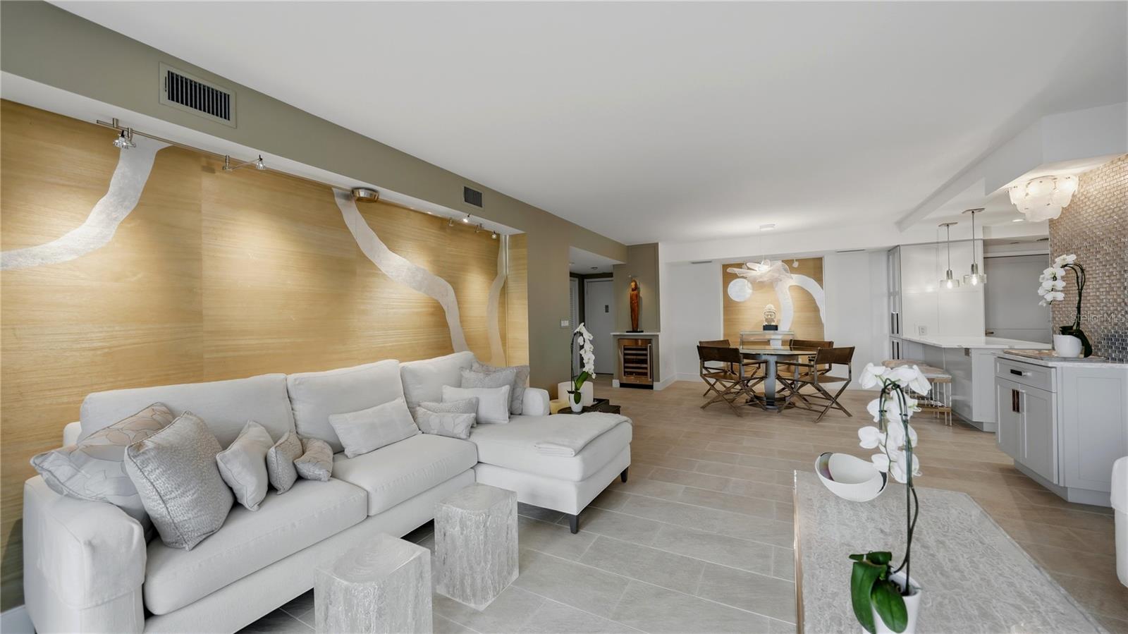 Listing photo id 10 for 1212 Benjamin Franklin Drive 907